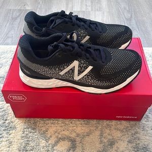 NWT New balance running shoe